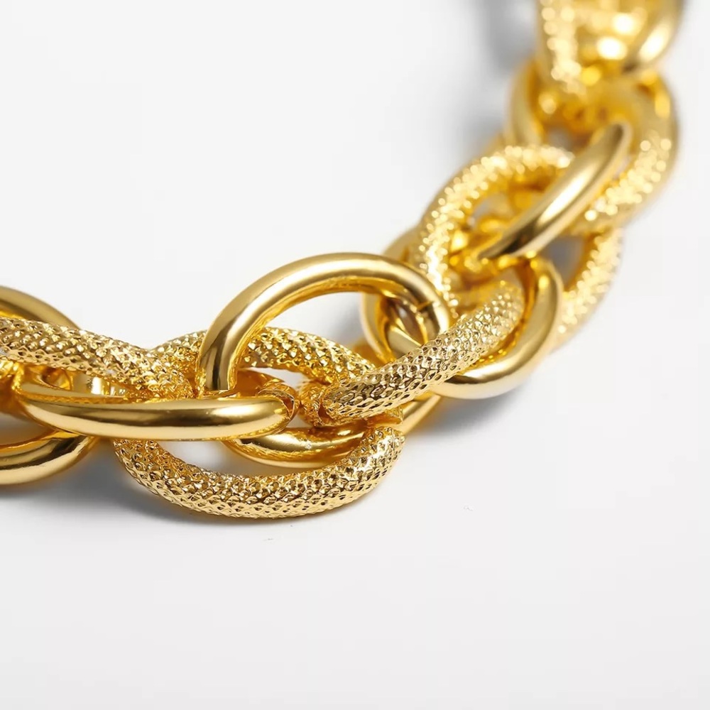 π3/$30 New Twisted Gold Link Necklace - Picture 4 of 4